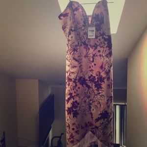 Woman’s bodycon floral dress, size medium!